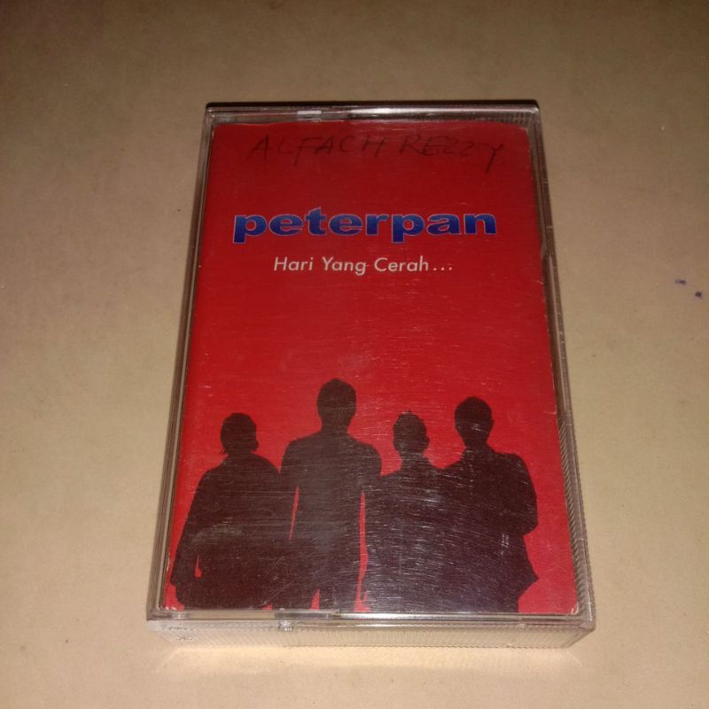 kaset peterpan hari yang cerah