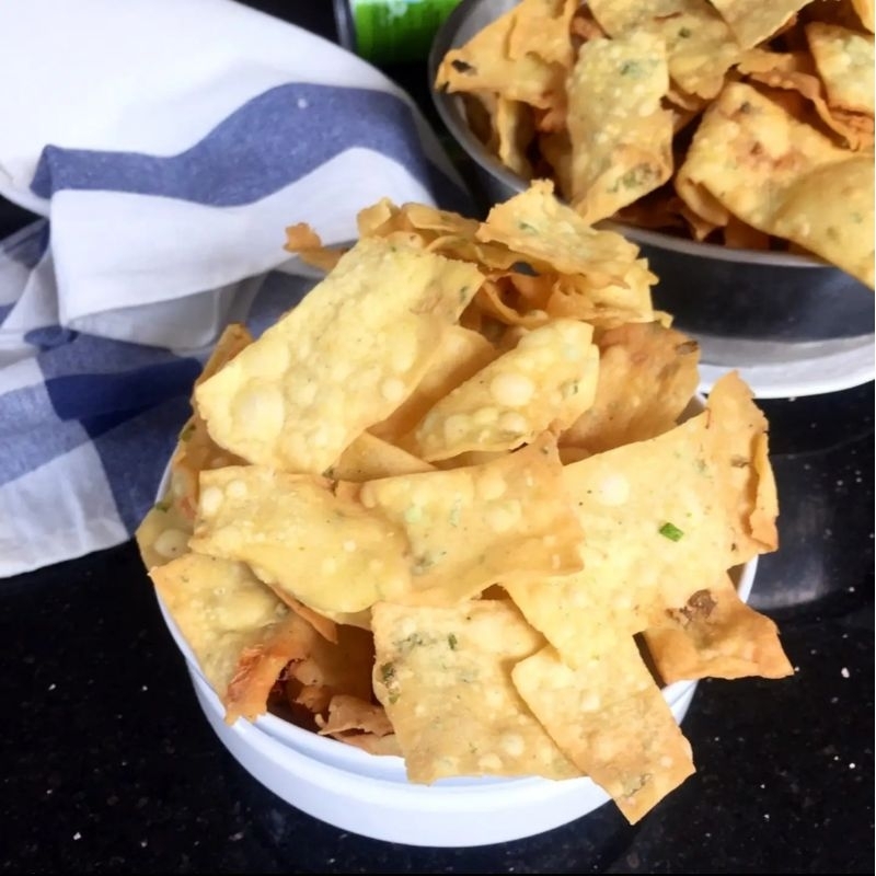 

KRIPIK PANGSIT BAWANG 350g. SNACK CAMILAN.