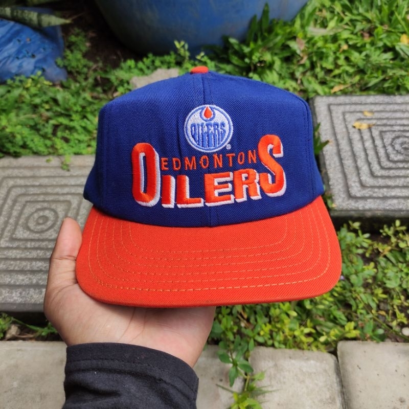 TOPI VINTAGE CCM O1LERS SCRIPT