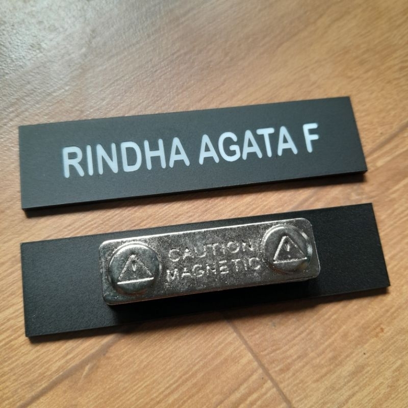 

Papan Nama Doff Pengait Magnet Peniti Paku