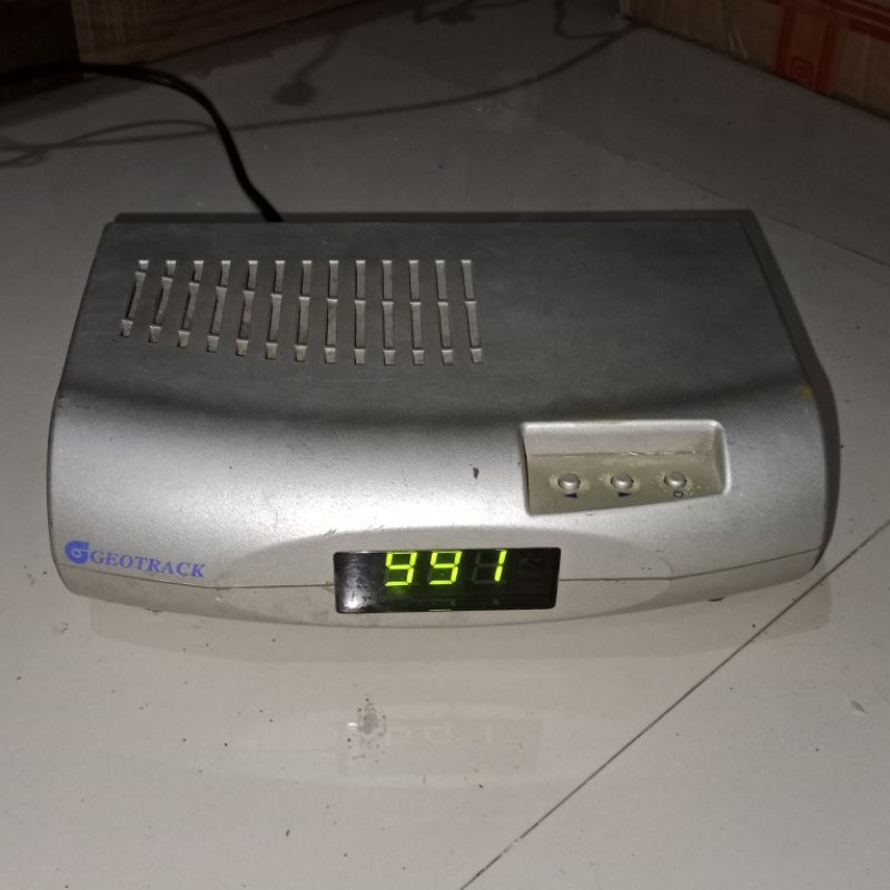 Positoner bekas pakai untuk penggerak atau pengarah parabola jaring dan solid merk Geotrack