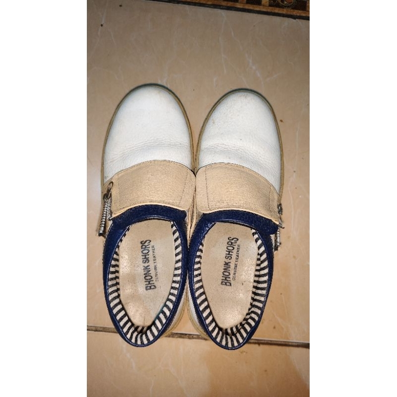 Sepatu Slip On Putih uk 40