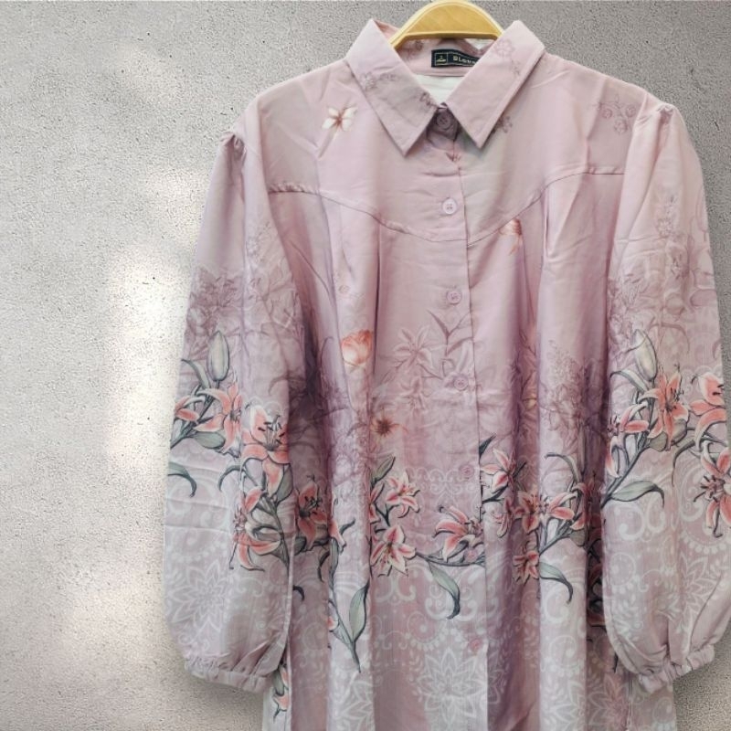 Blouse silk motif premium