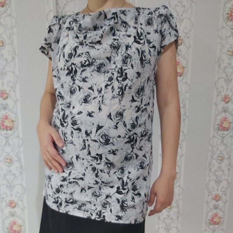 PRELOVED blus putih motif bunga