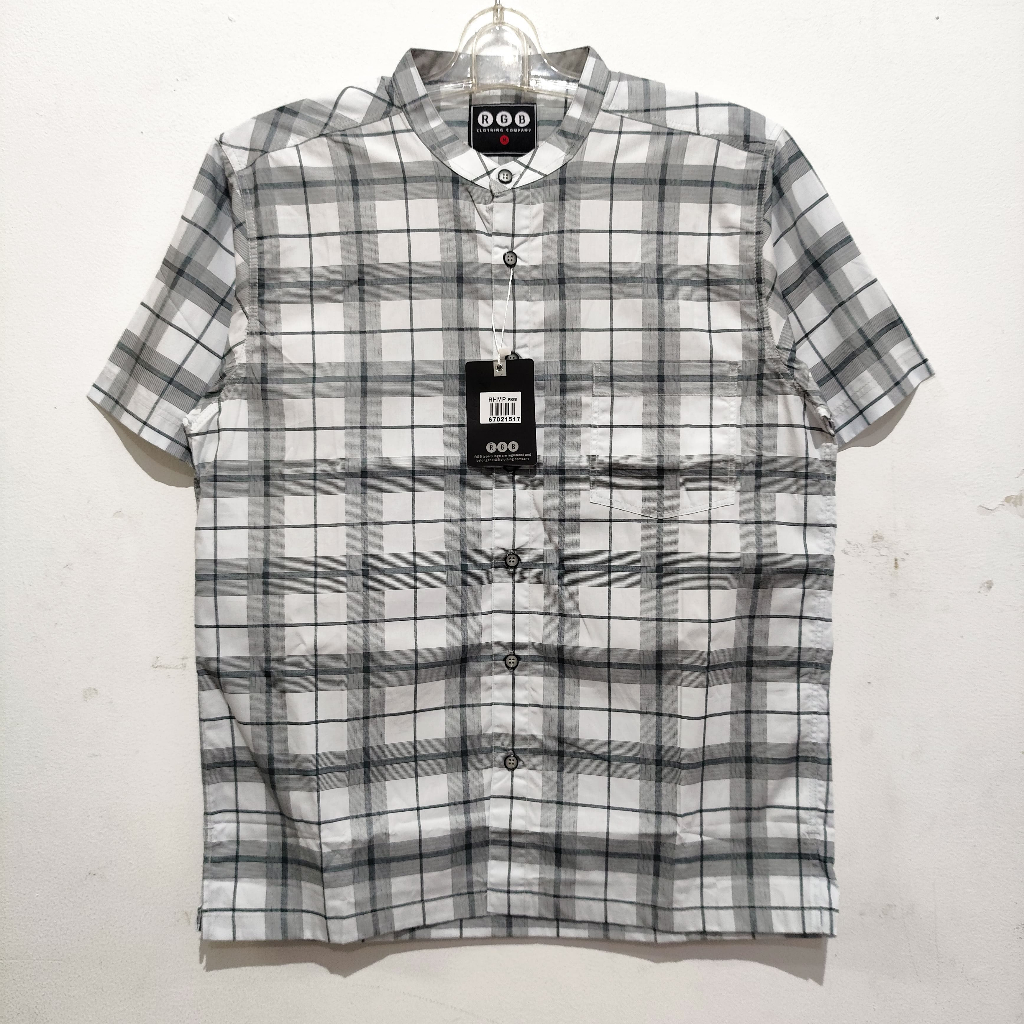 RGB Kemeja Casual Pria Putih Abu Kotak-kotak Kerah Shanghai Lengan Pendek RHMP6702517