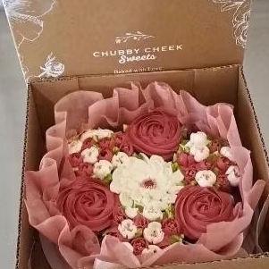 

chubby cheek sweets kue cupcake coklat ulang tahun ultah anniversary wisuda hantaran lamaran lapis surabaya coklat