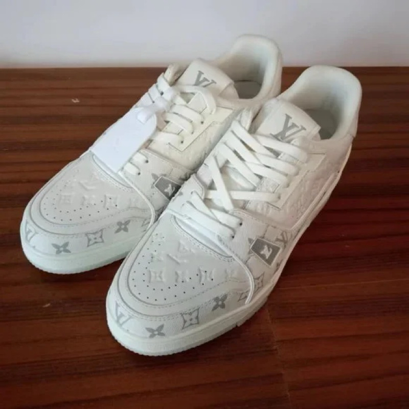 PRELOVED - SEPATU LOUIS VUITTON TRAINER #45
