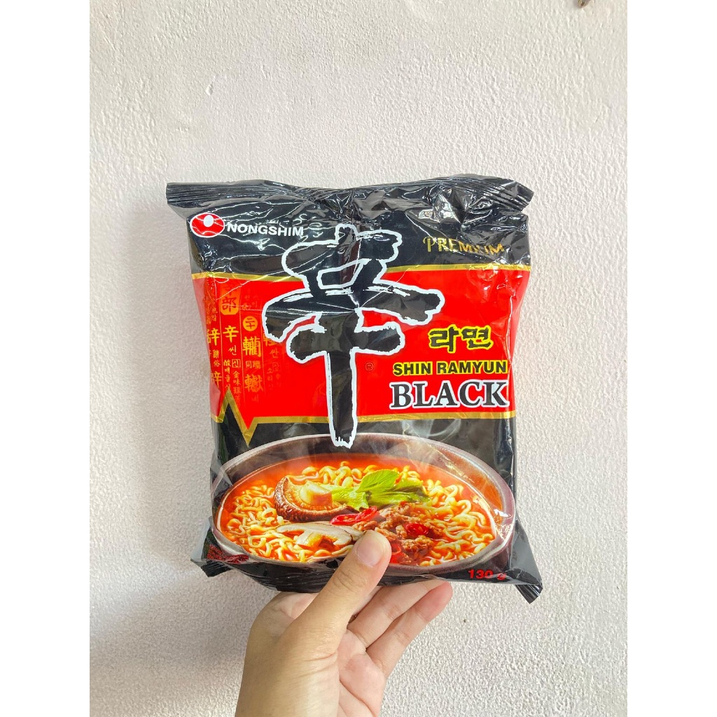 

NONGSHIM BLACK SHIN RAMYUN MUSHROOM - PREMIUM NOODLES INSTANT KOREA