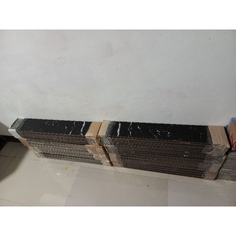 plint granit hitam motif