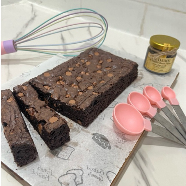 

Fudgy Brownies by MasaKane Naira
