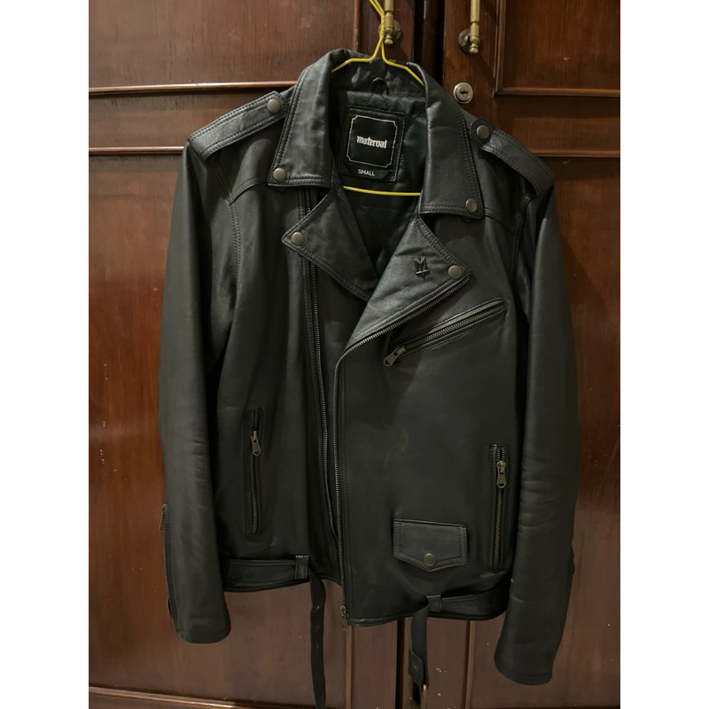 jaket kulit maternal