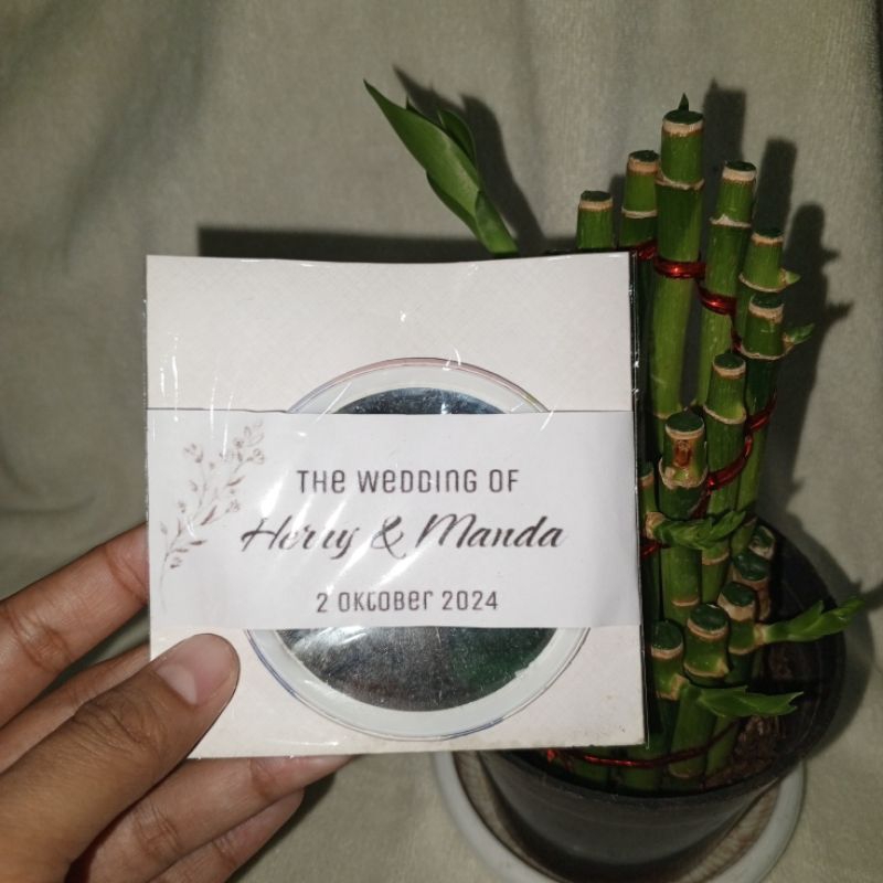 Souvenir cermin kaca