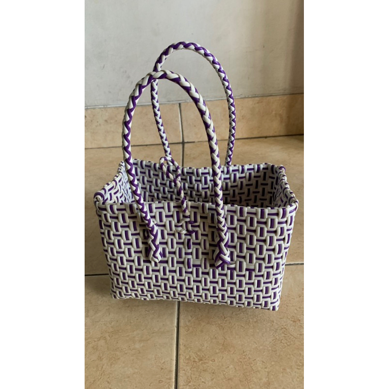 TAS ANYAMAN BALI UNGU PUTIH MURAH