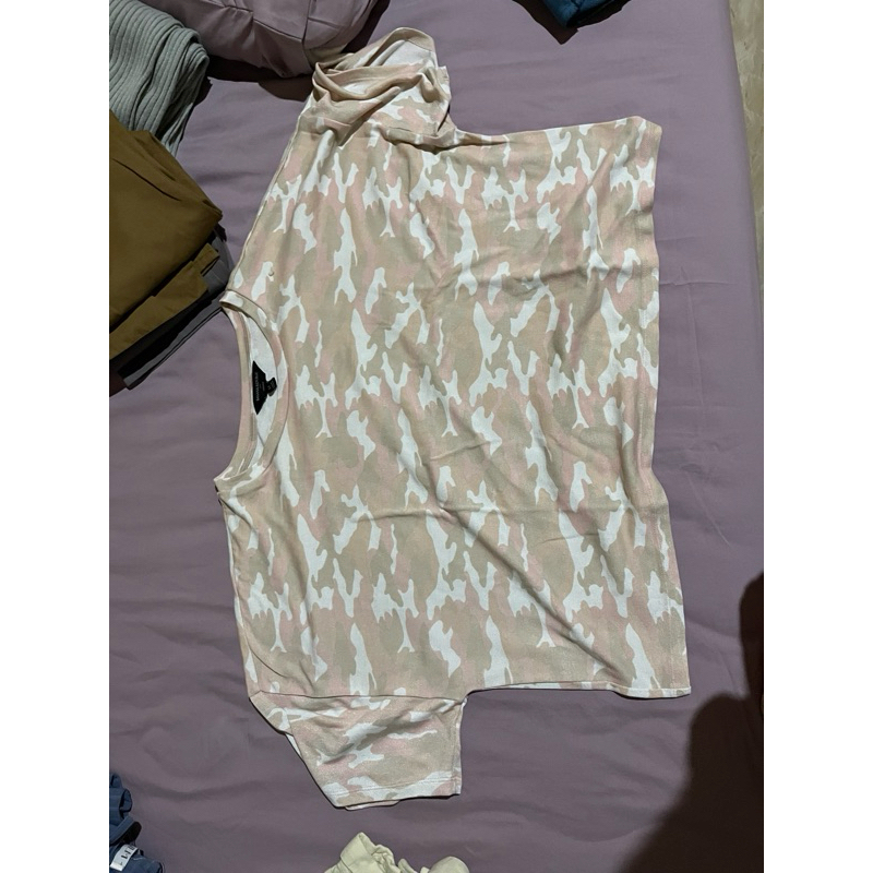 BANANA REPUBLIC CROP TOP GYM