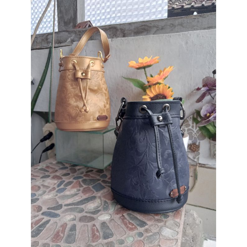 QUEENIQ - Tas Serut Mini Lokal Brand Tas Wanita