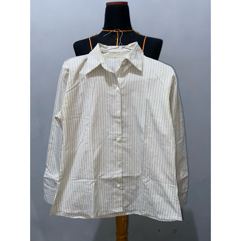Prelove Kemeja Wanita Salur, Motif garis abu putih lengan panjang