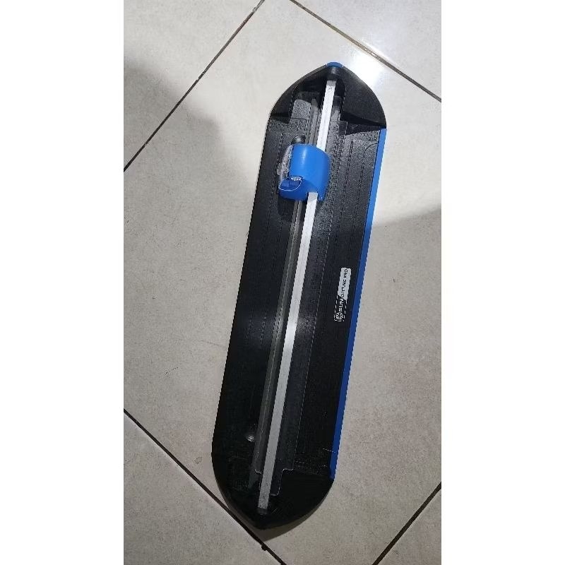 

alat potong kertas merk SUN Cutting Pro (preloved)