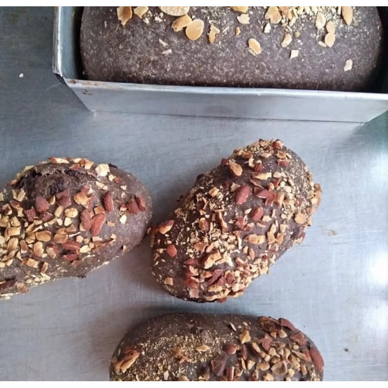 

SOURDOUGH ALMOND DARK CHOCO