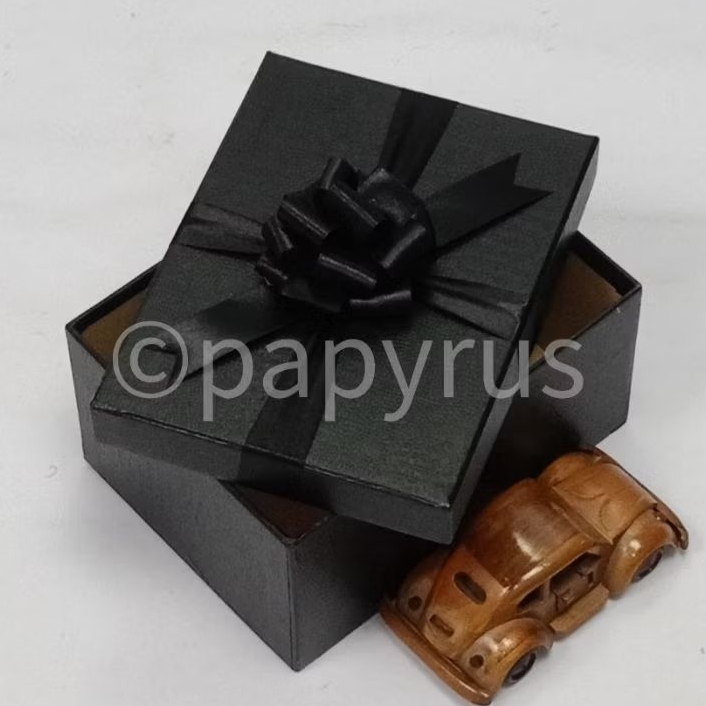 

Papyrus 15x20 tinggi 10cm Kotak Kado Gift Box Hadiah V2