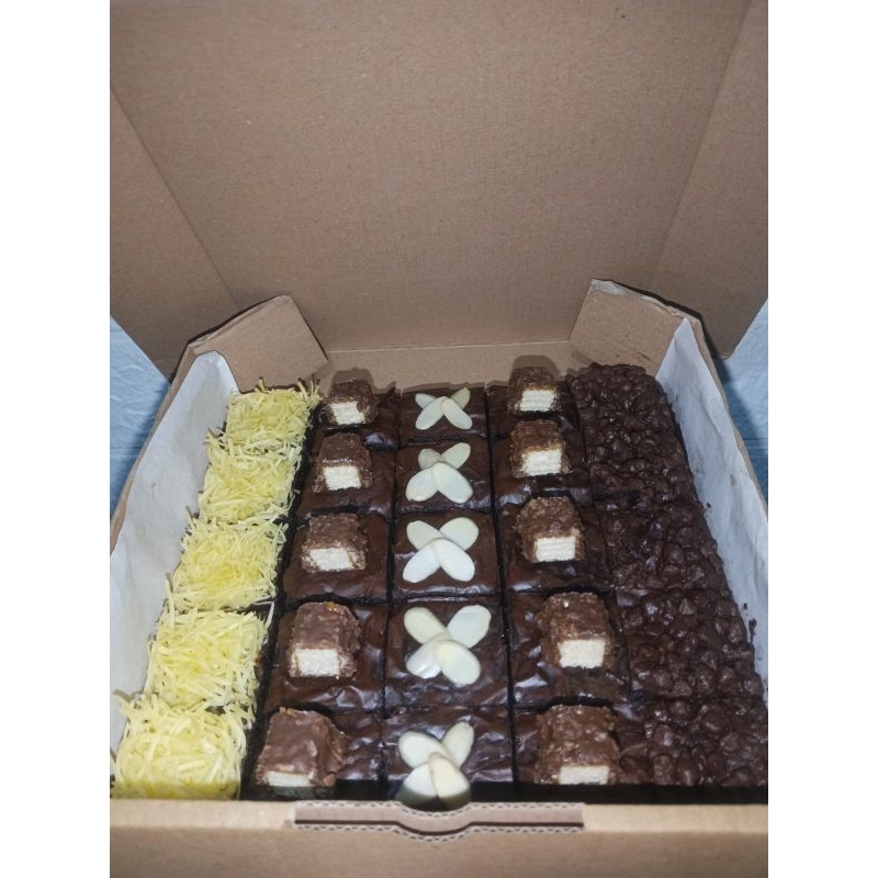 

TENKATENKI FUDGY BROWNIES