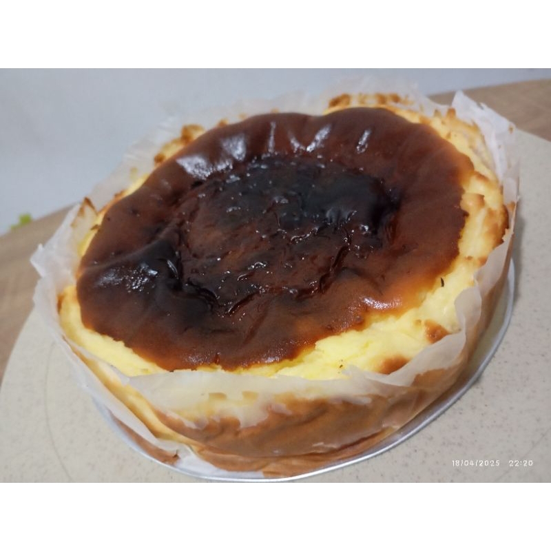 

DIAMETER 18 CM BASQUE BURNT CHEESECAKE