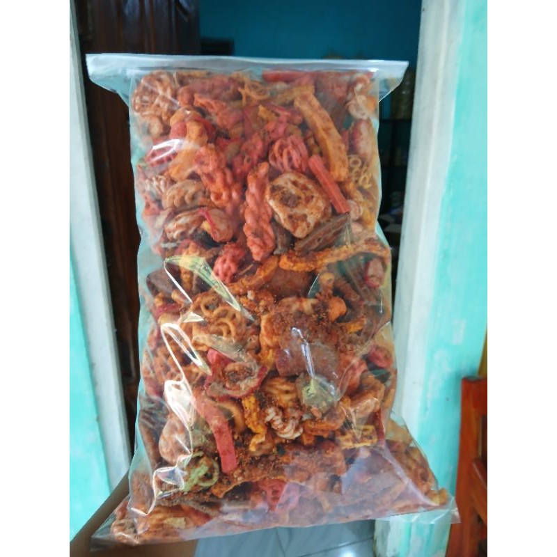 

Kerupuk seblak campur/mix