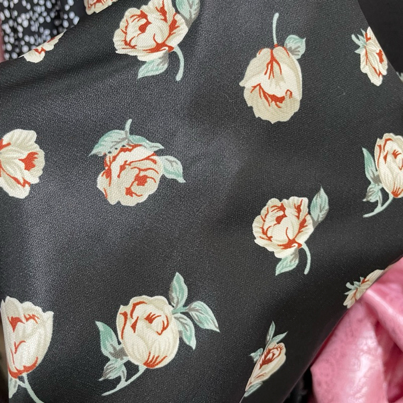 kain silk motif - kain maxmara silk motif bunga impor - kain maxmara luxury - kain satin maxmara ori