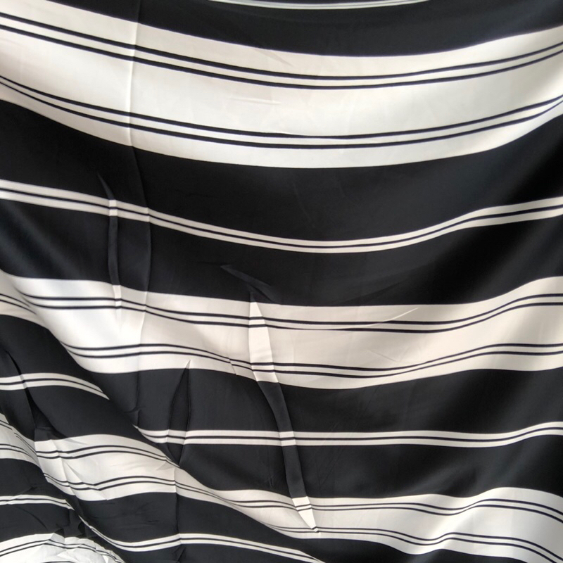 kain satin silk motif - kain satin silk motif salur - kain satin silk motif impor - kain satin silk 