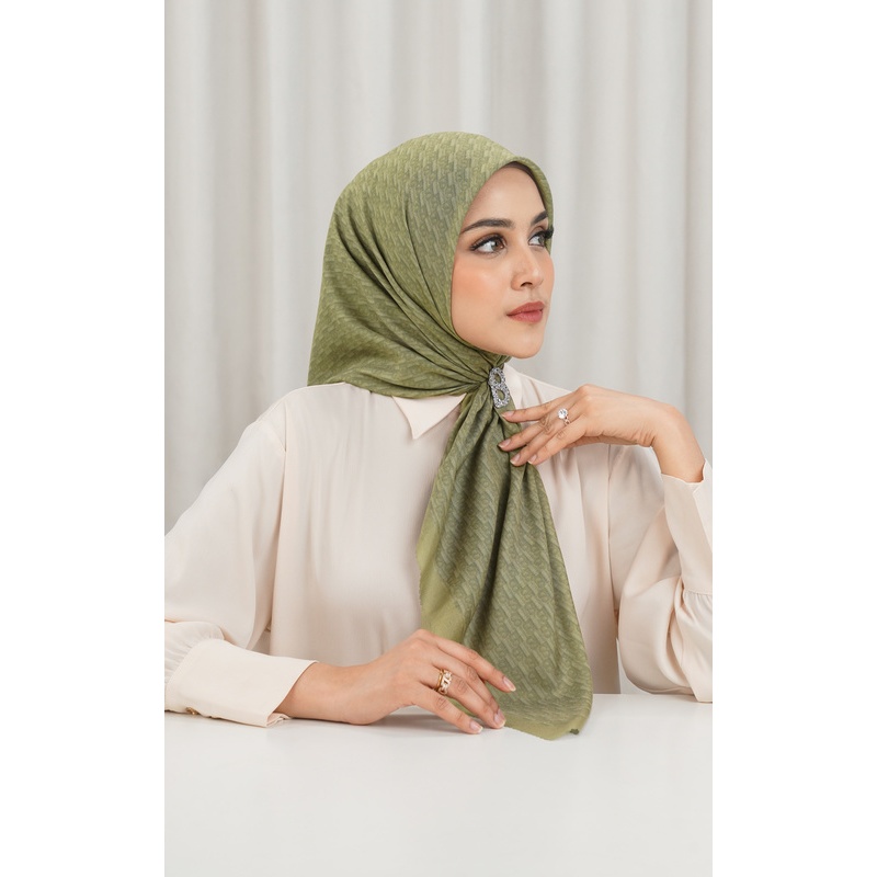 Buttonscarves - Leena Monogram Square - Boa / Hijab Motif Segi Empat