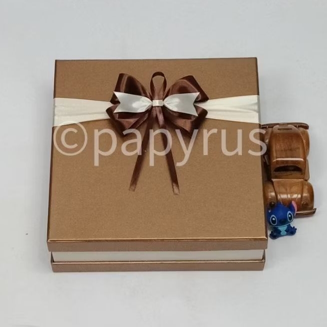 

PAPYRUS Sandwich 25x25 Tinggi 8cm Kotak Kado Gift Box Hadiah Pita B