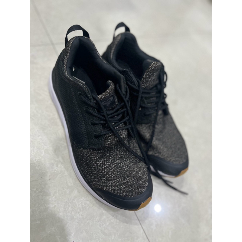 sepatu sneaker roxy