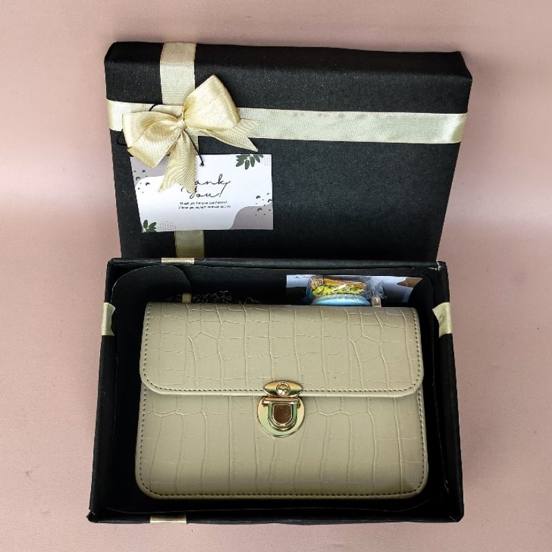 

Kado Cantik Tas & Aksesoris | Hadiah Ulang Tahun / Nikahan