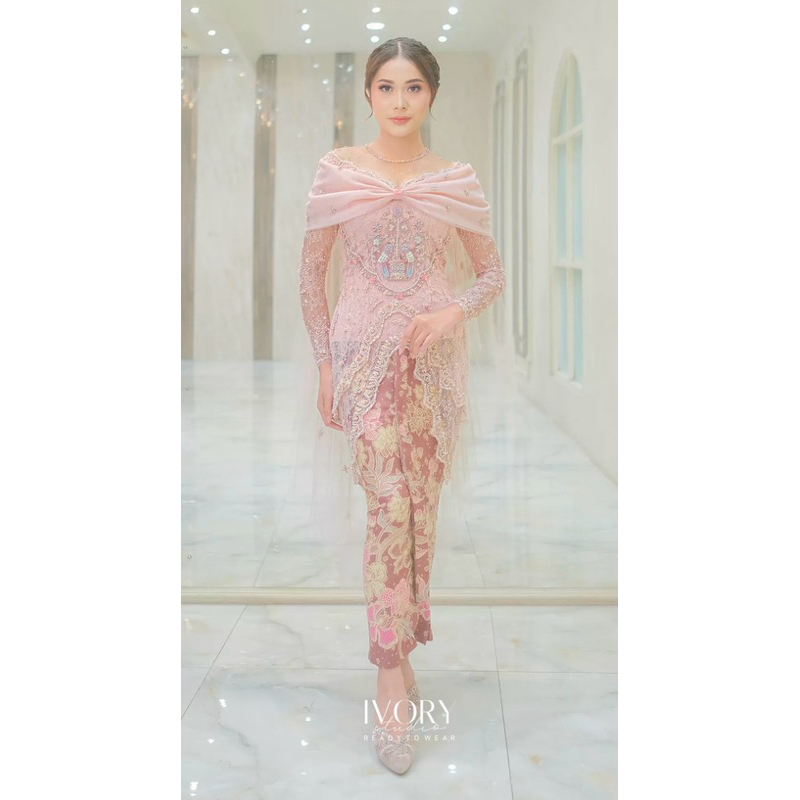 Sewa Kebaya Ivory Studio
