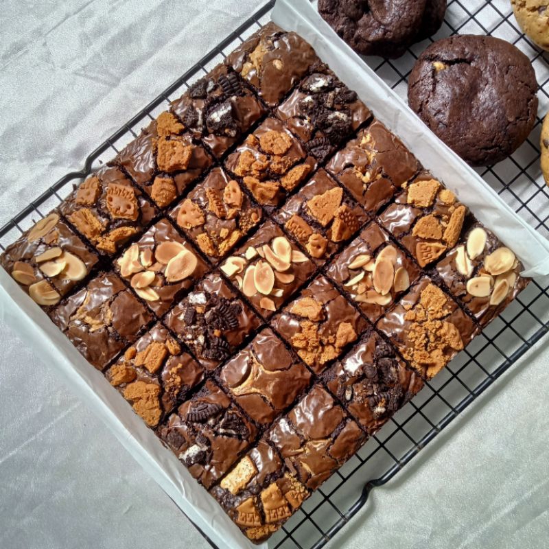 

BROWNIES| FUDGY BROWNIES BROWNIES Hampers | BROWNIES PREMIUM