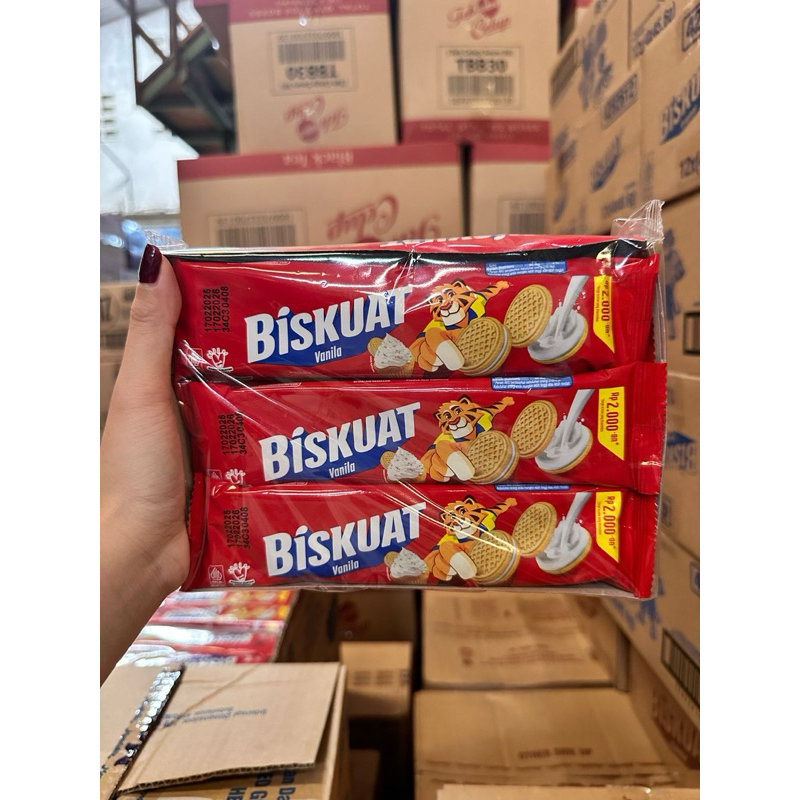

Biskuat Sandwich Golden Stroberi Strawberry Vanila Lup 12x35gr