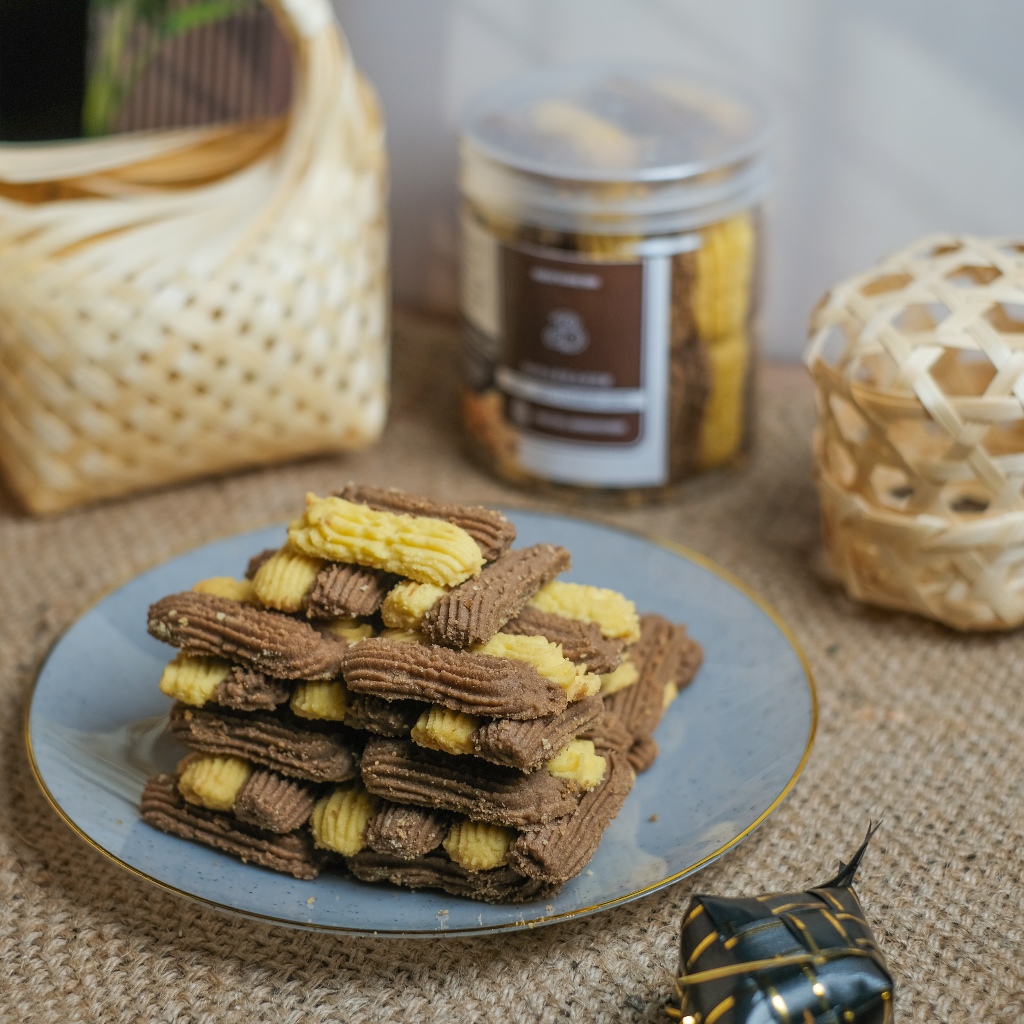 

Kue Semprit Coklat Klasik Bibasnacks ( Gratis kue sagu / semprit kemasan Pouch )