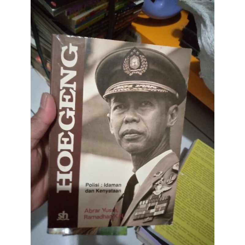 biografi Hoegeng bekas original