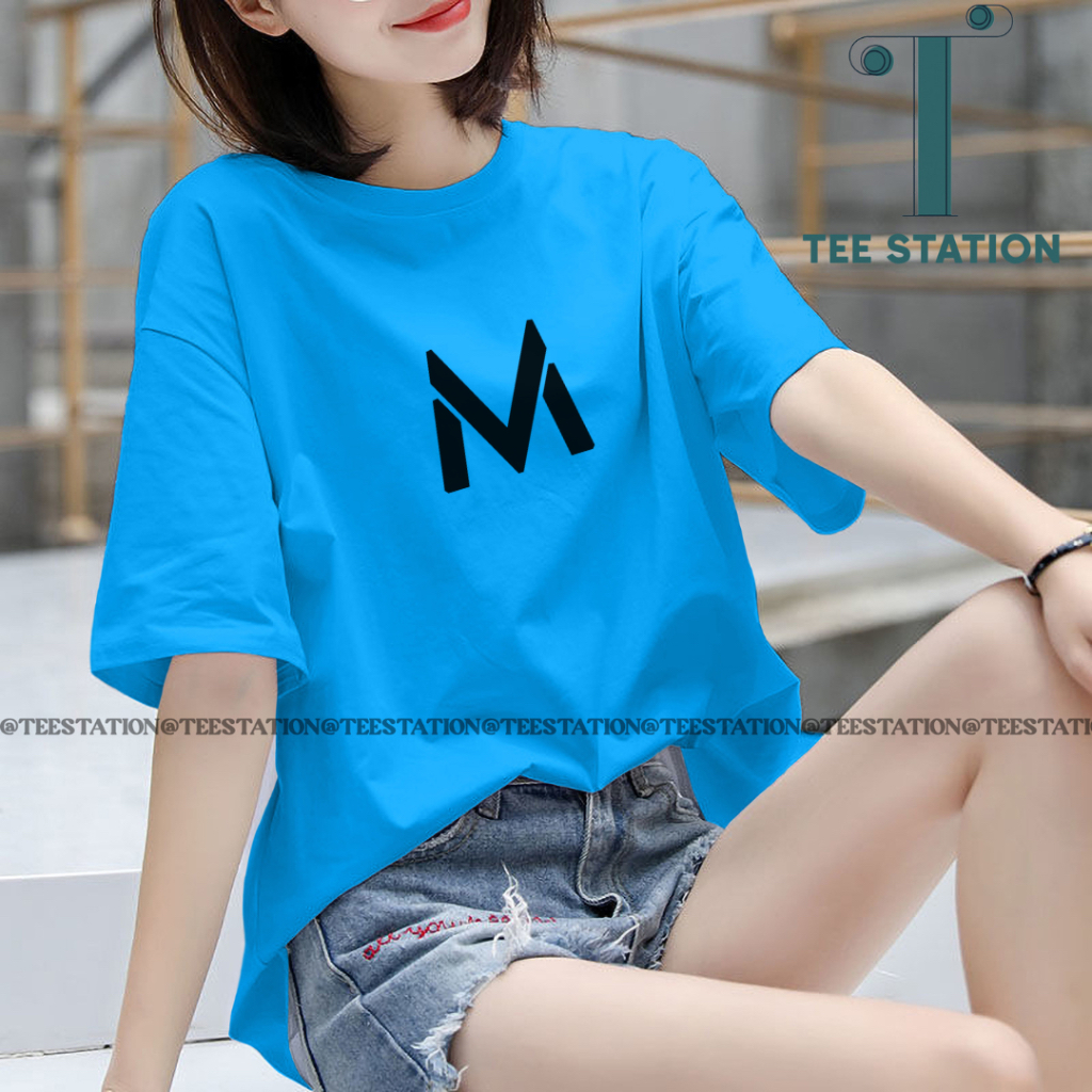 TEE STATION KAOS M ALPHABET HURUF INISIAL LUCU T-SHIRT FASHION WANITA PRIA COWOK CEWEK KATUN PREMIUM