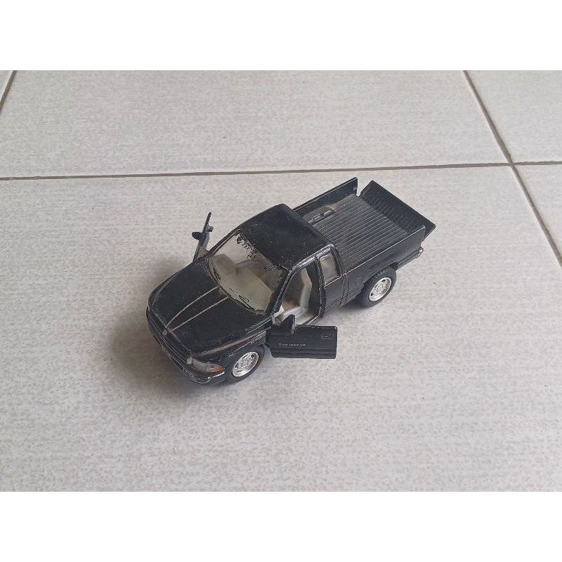 Mobil Mainan Diecast Dodge Ram