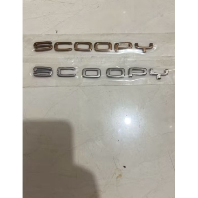 EMBLEM MOTOR SCOOPY GOLD DAN CHROME TAHUN 2019 - 2024 ORIGINAL