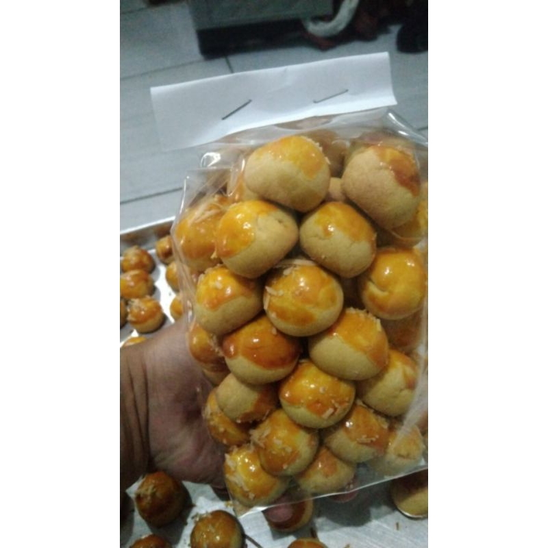 

nastar bulat / lipat 500 gram