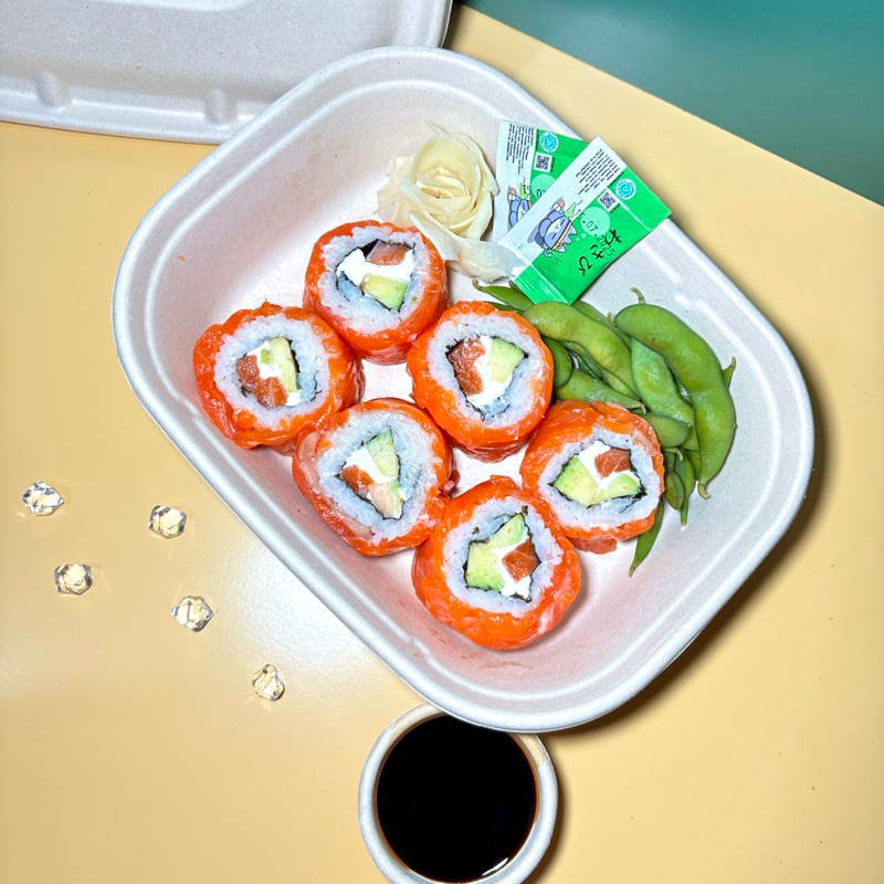 

Runa Kitchen - Salmon Sushi Roll / Philadelphia roll / Sushi