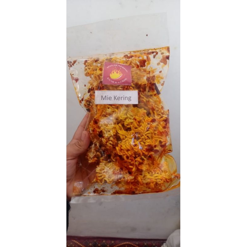 

Mie kering pedas cemilan kering