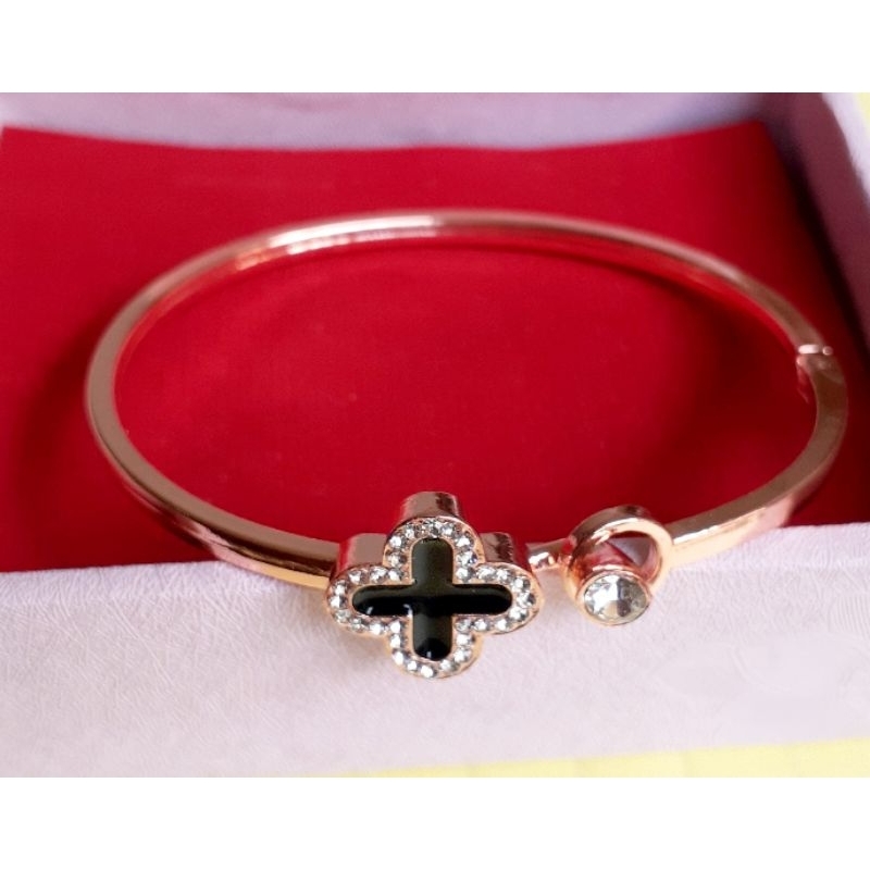 Gelang Titanium Bangle Clover