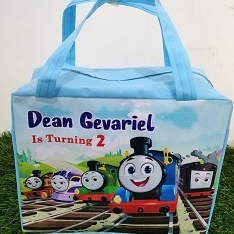 

Tas ultah souvenir kotak resleting ukuran 30x10x25/ goodiebag ultah kotak resleting