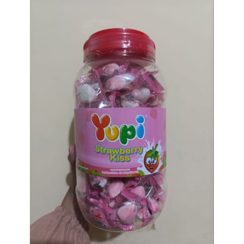 

Yupi Permen bentuk Love Toples 300gr