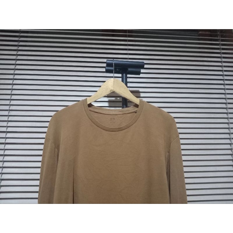 T-SHIRT UNIQLO LONG SLEEVE CHOCOLATE