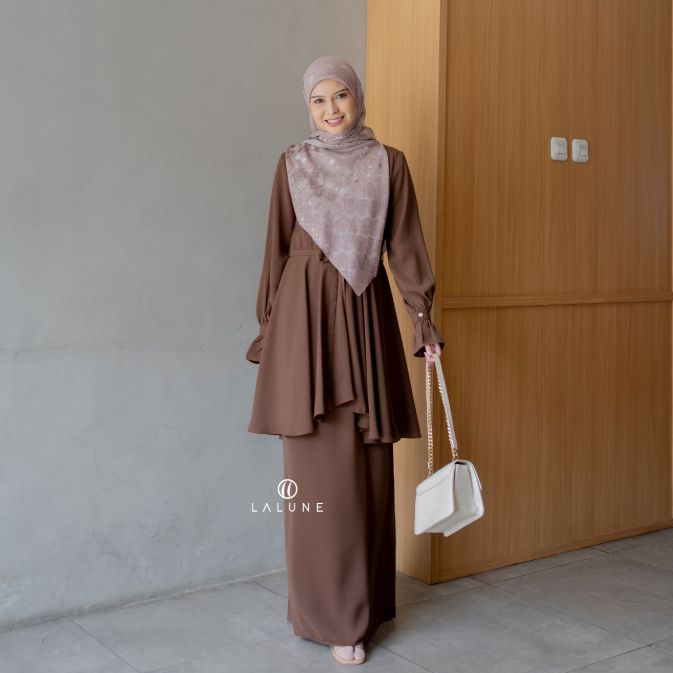LALUNE - Asyila Long Dress (Medina Platinum)