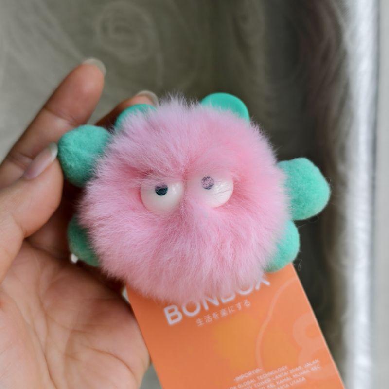 Gantungan plush boneka bulu mini (Miniso)