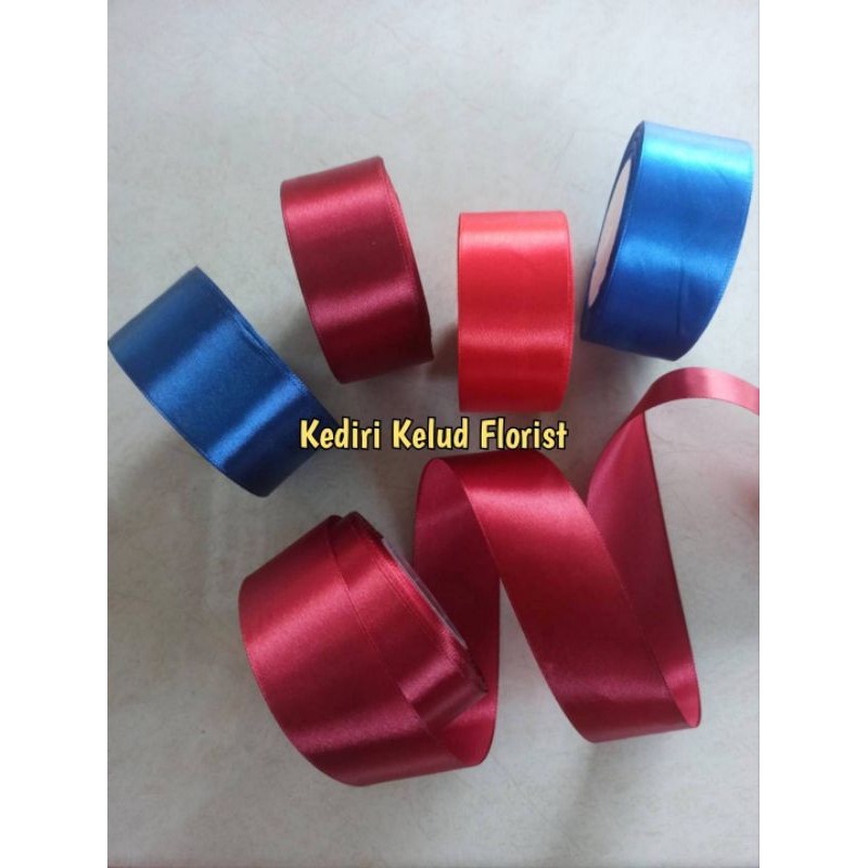 

Pita Satin Polos uk. 4 cm Pita Hampers Pita Kado Bahan Craft Bunga